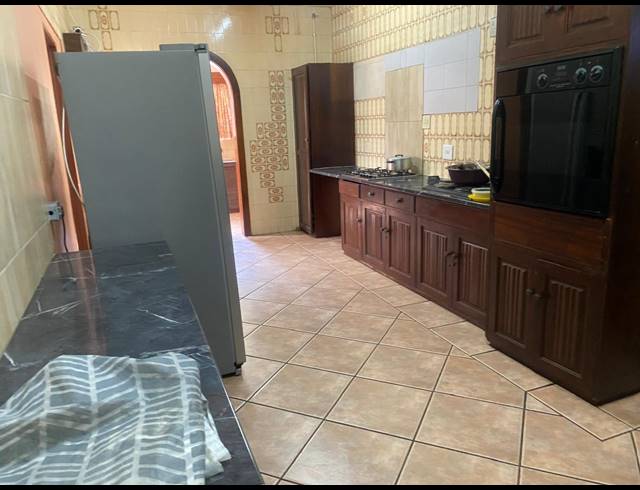20 BEDROOM HOUSE FOR SALE IN BEDWORTH PARK